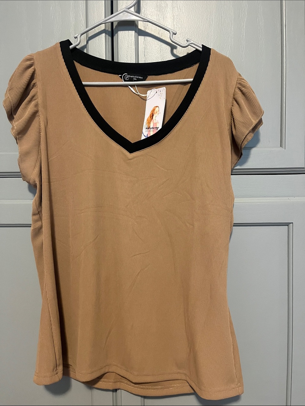 Ribbed Tan V-Neck Short Sleeve Top with Black Trim